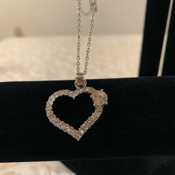 Heart Necklace 18” w/ Rhinestones on Silver Tone Chain Gorgeous - Picture 1 of 5